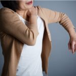 五十肩でやってはいけないこと！やった方がいいストレッチとマッサージとは？