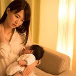 赤ちゃん抱っこの画像